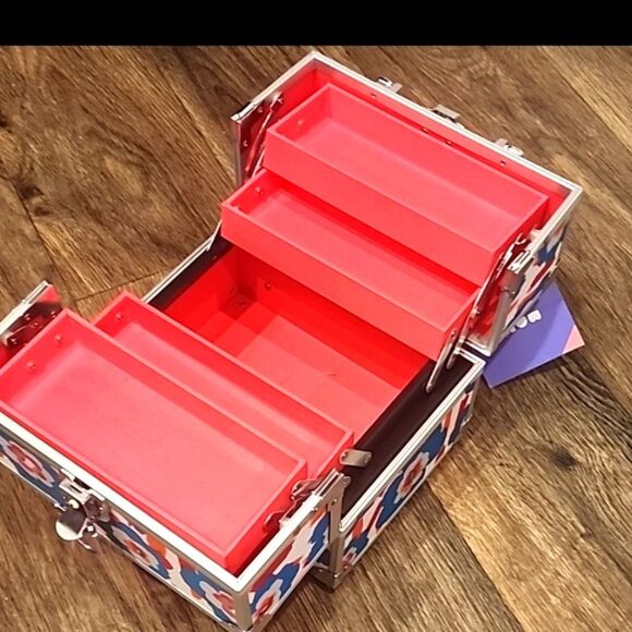 Caboodles Adored Traincase Case Makeup Organizer - Picture 9 of 9